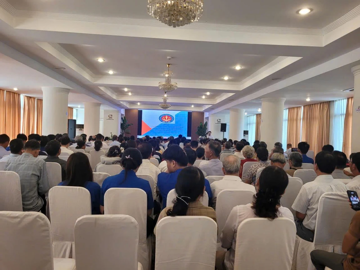 CÁC HỘI NGHỊ TẬP HUẤN CHO NGƯỜI THỰC HIỆN TRỢ GIÚP PHÁP LÝ VÀ CÁN BỘ CẤP THÔN, CÁN BỘ CHI HỘI ĐOÀN THỂ, NGƯỜI CÓ UY TÍN TRONG CỘNG ĐỒNG